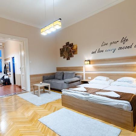 City Center Apartment Debrecen Bagian luar foto