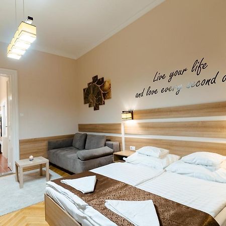 City Center Apartment Debrecen Bagian luar foto