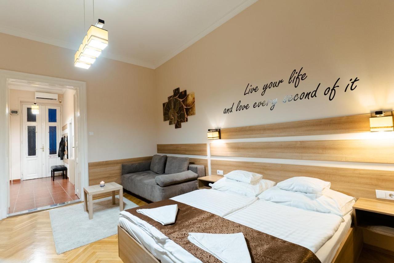 City Center Apartment Debrecen Bagian luar foto